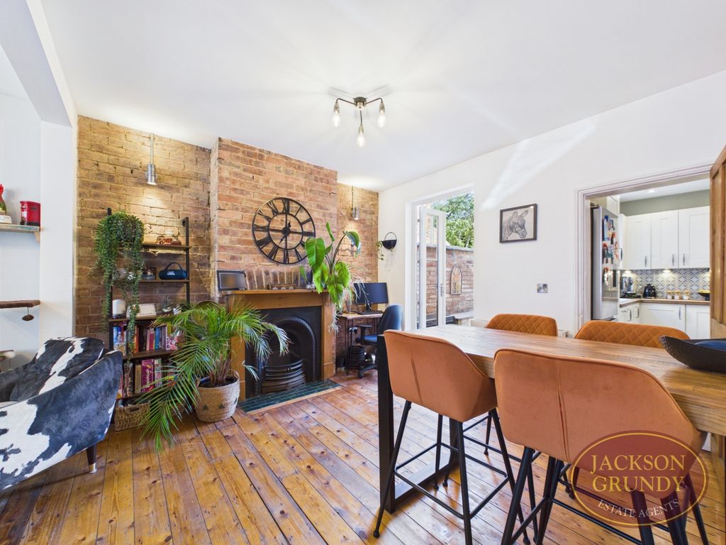 Property photo 3 of 13 Artizan Road
