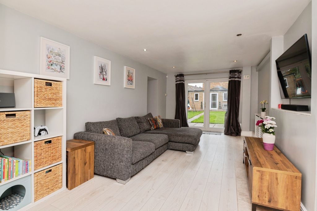 Property photo 3 of 18