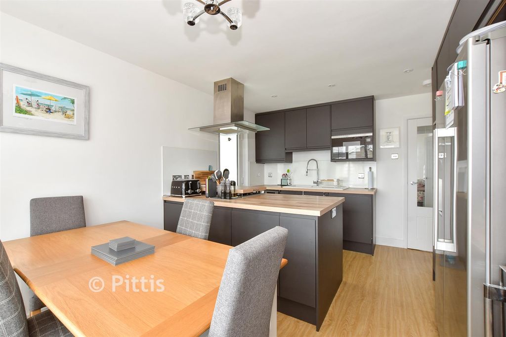 Property photo 3 of 14 Kitchen/Dining Room