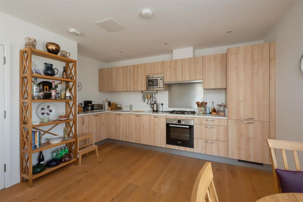 Property photo 3 of 13 Chaucer House, Wheatley Road