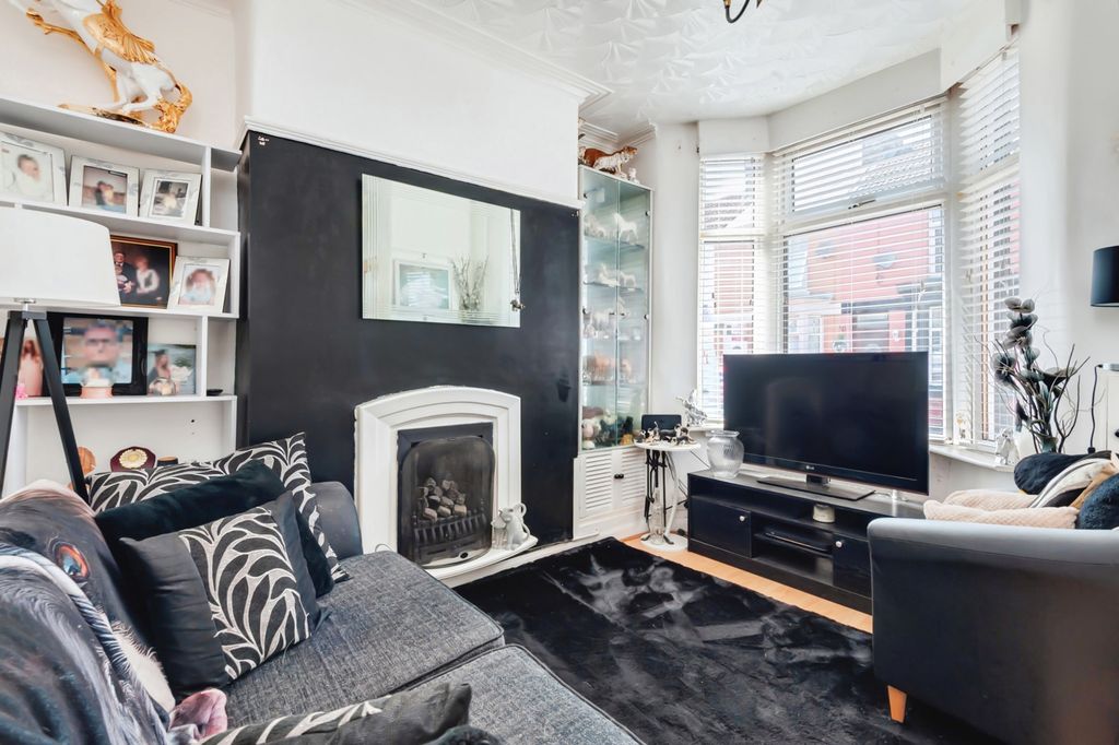 Property photo 3 of 13 Pbox-Img.Jpg
