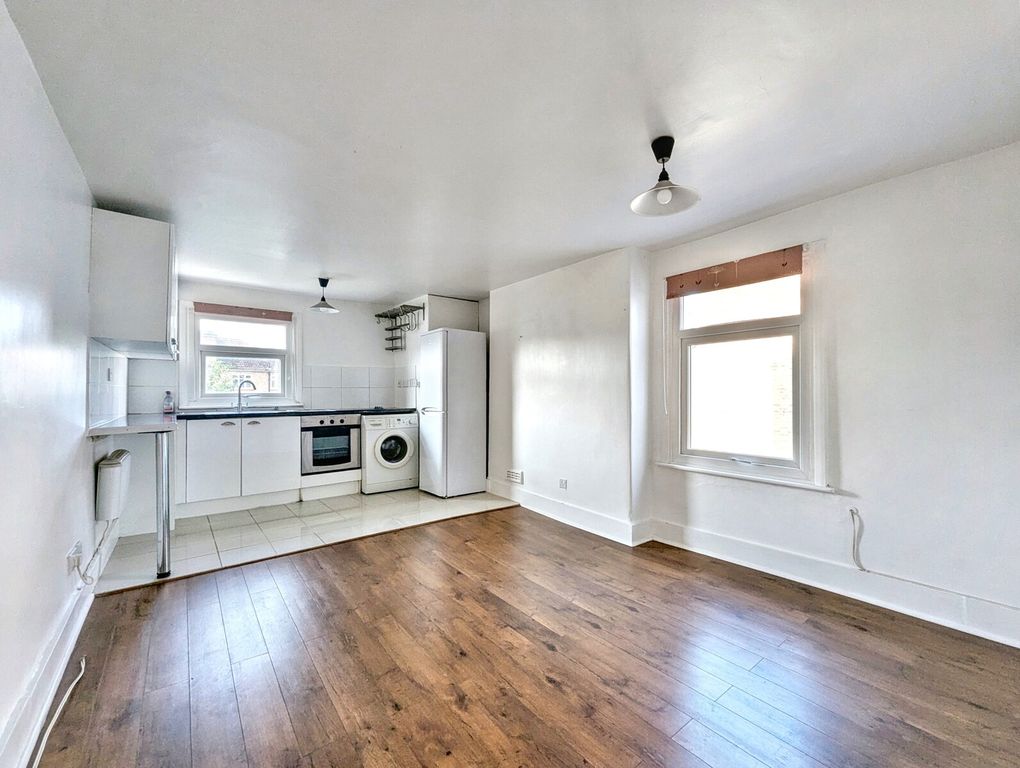 Property photo 2 of 7 Vancouver Road - Studio Overview