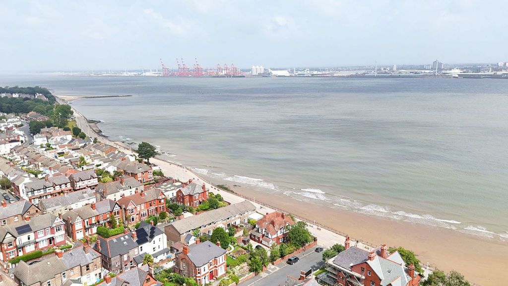 Property photo 2 of 43