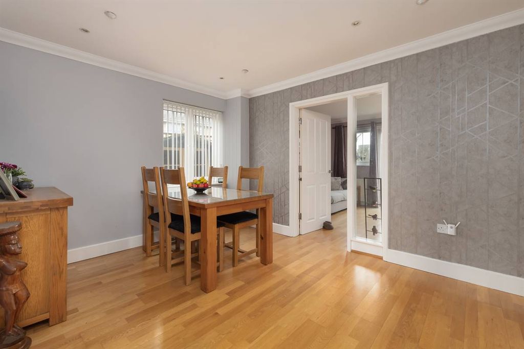 Property photo 3 of 29