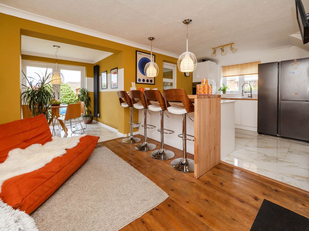 Property photo 3 of 33