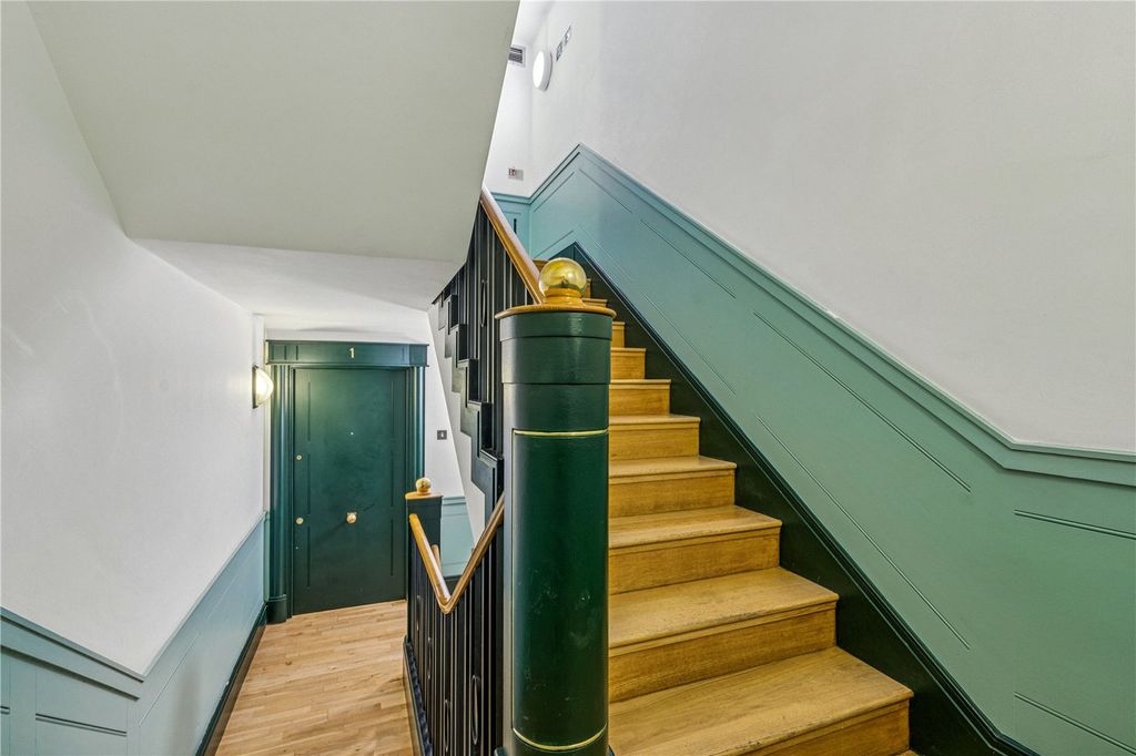 Property photo 2 of 13 Common Stairwell