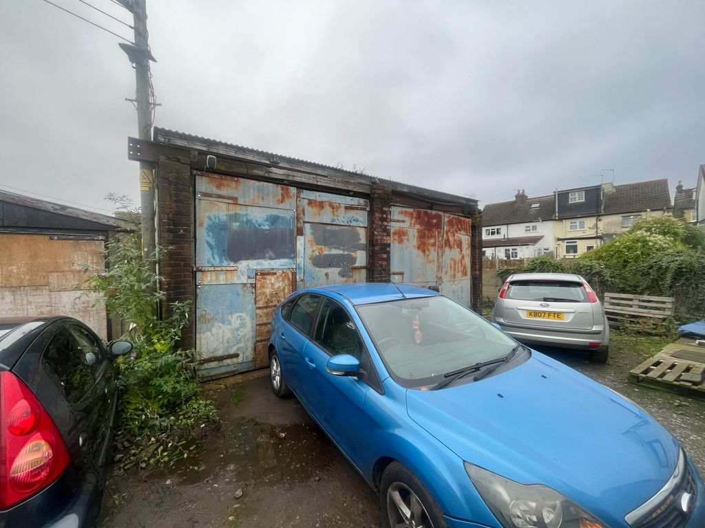 Property photo 1 of 1 Unit 6.Jpeg