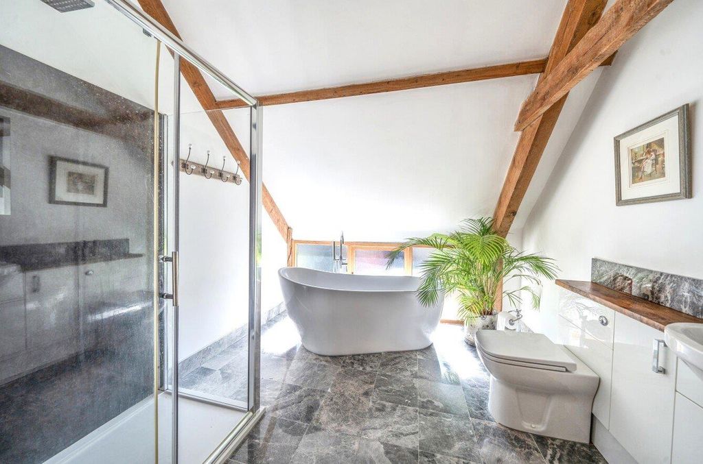 Property photo 3 of 27 Family Bathroom