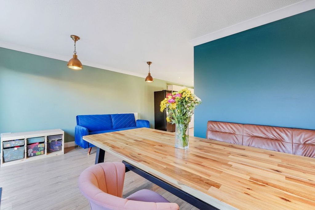 Property photo 3 of 40