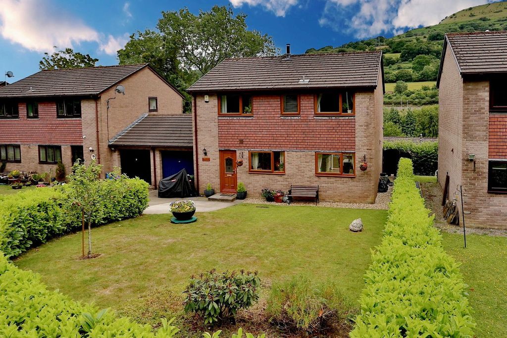 Property photo 1 of 39