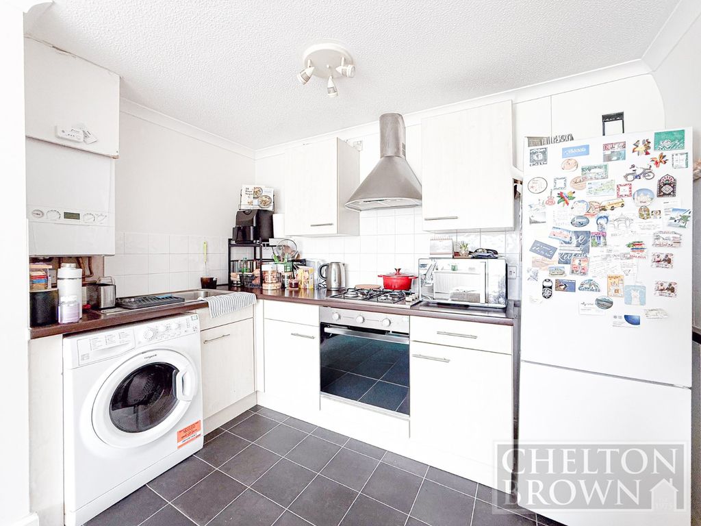 Property photo 3 of 11 Kitchen