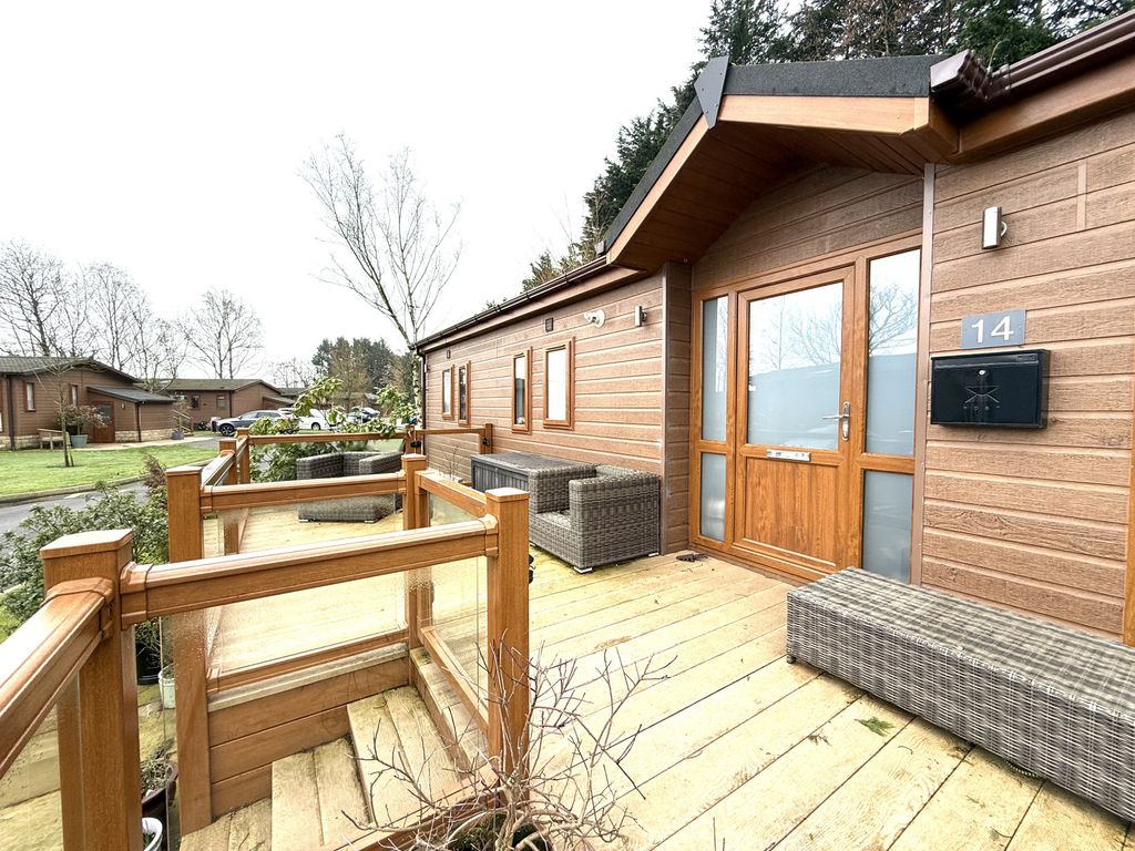 Property photo 2 of 27