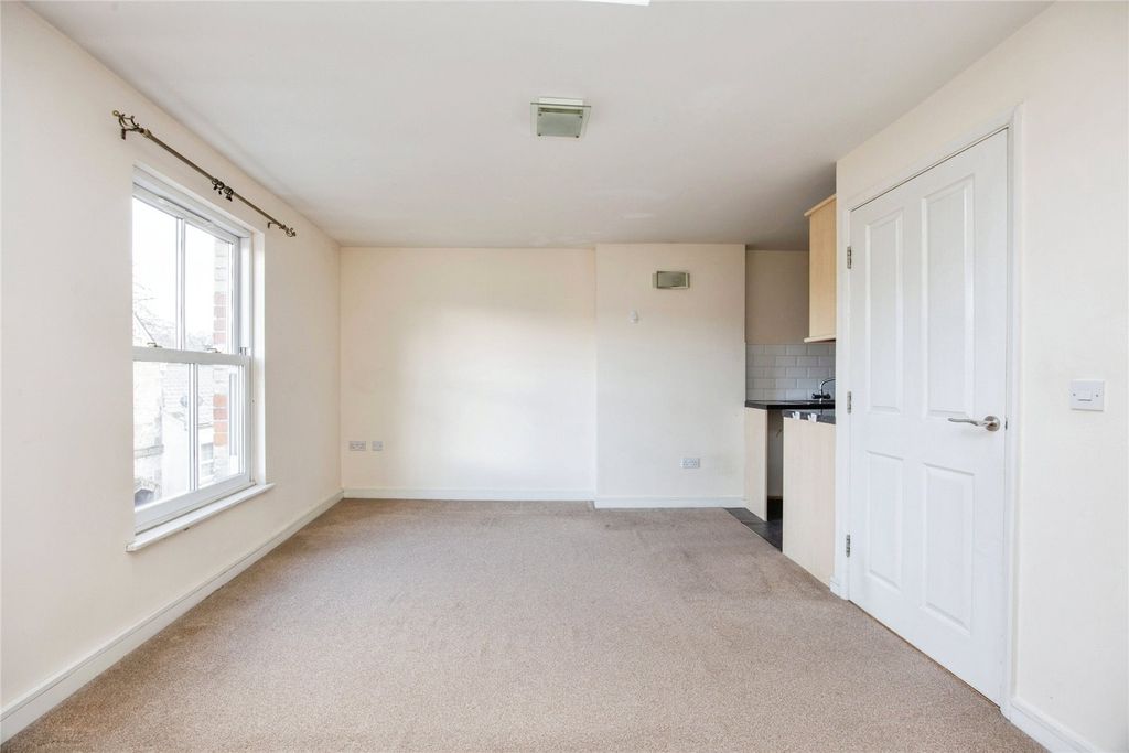 Property photo 2 of 17 Picture No. 11