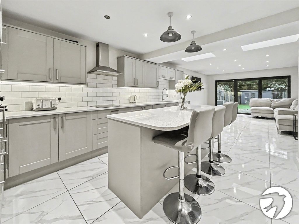 Property photo 2 of 25 Picture No. 13