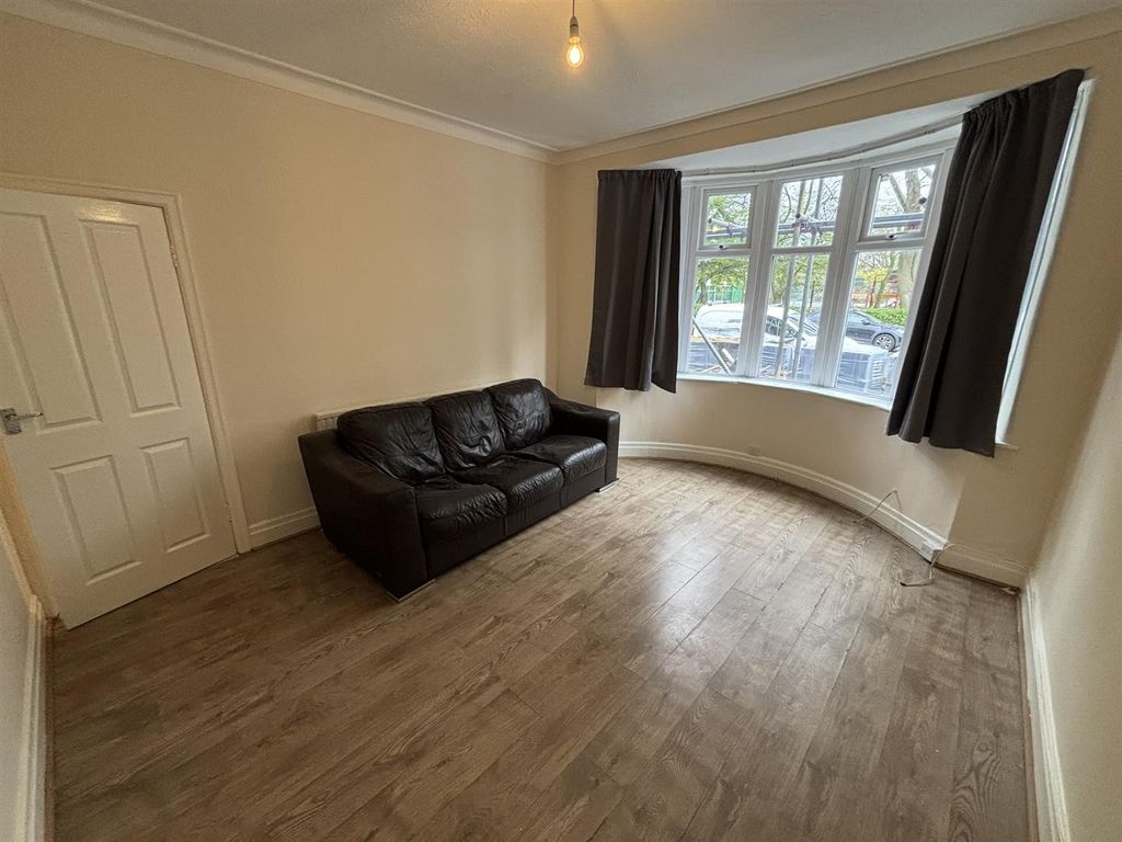 Property photo 3 of 19 Front Lounge