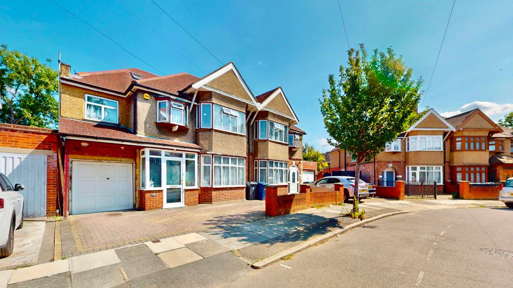 Property photo 2 of 34