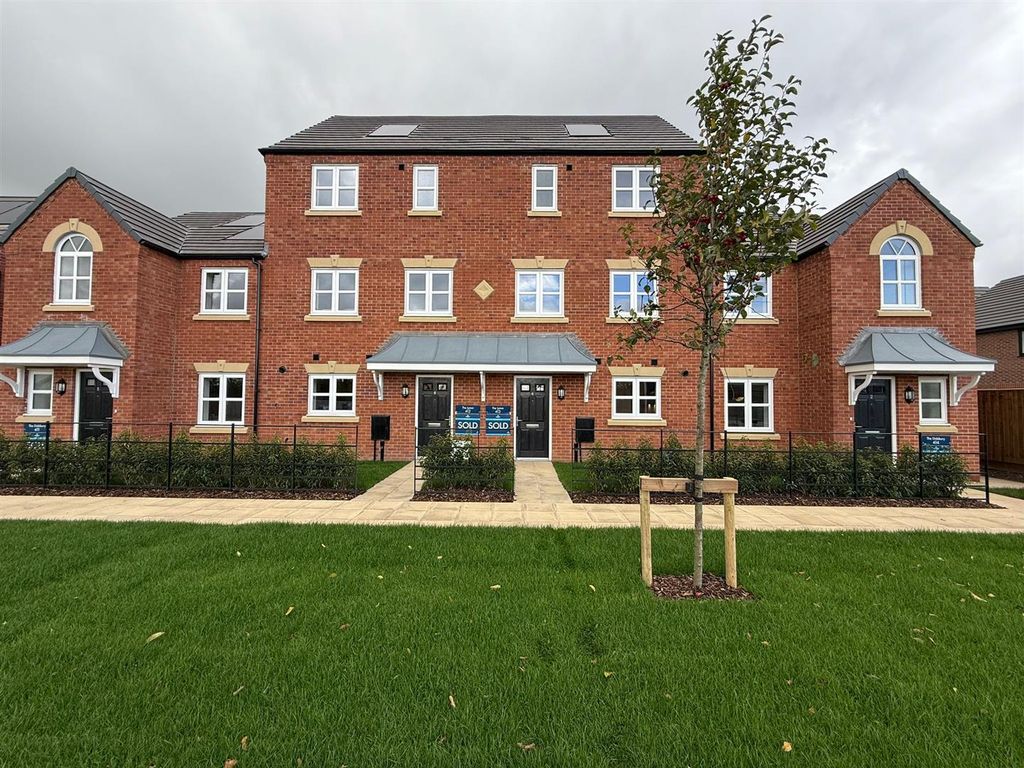 Property photo 1 of 18 External