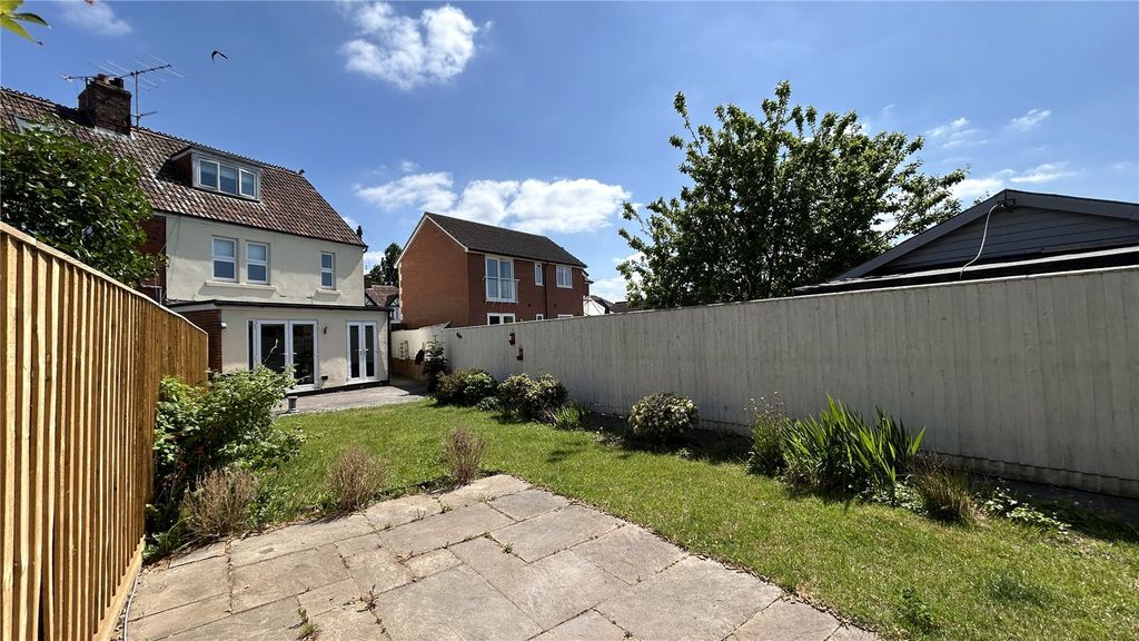 Property photo 3 of 19 Picture No. 24