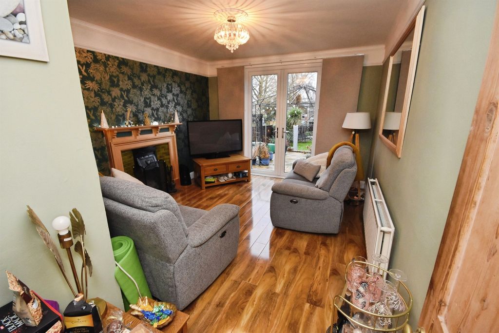 Property photo 2 of 21