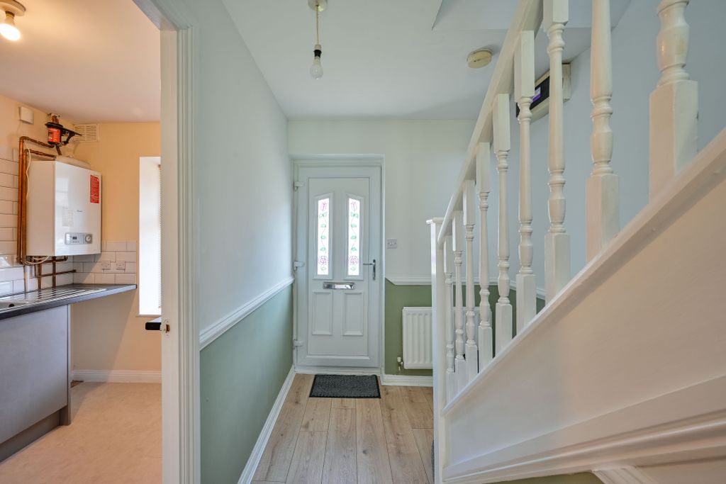 Property photo 3 of 19 Entrance Hallway