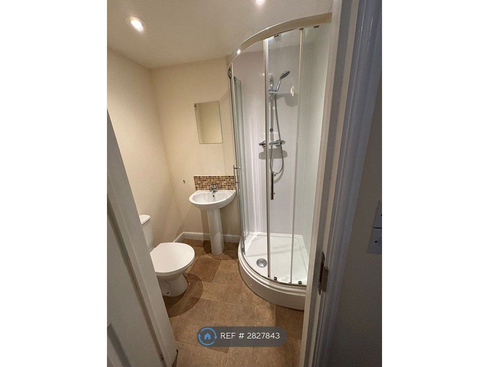 Property photo 3 of 5 Double Bedroom With Ensuite Bathroom