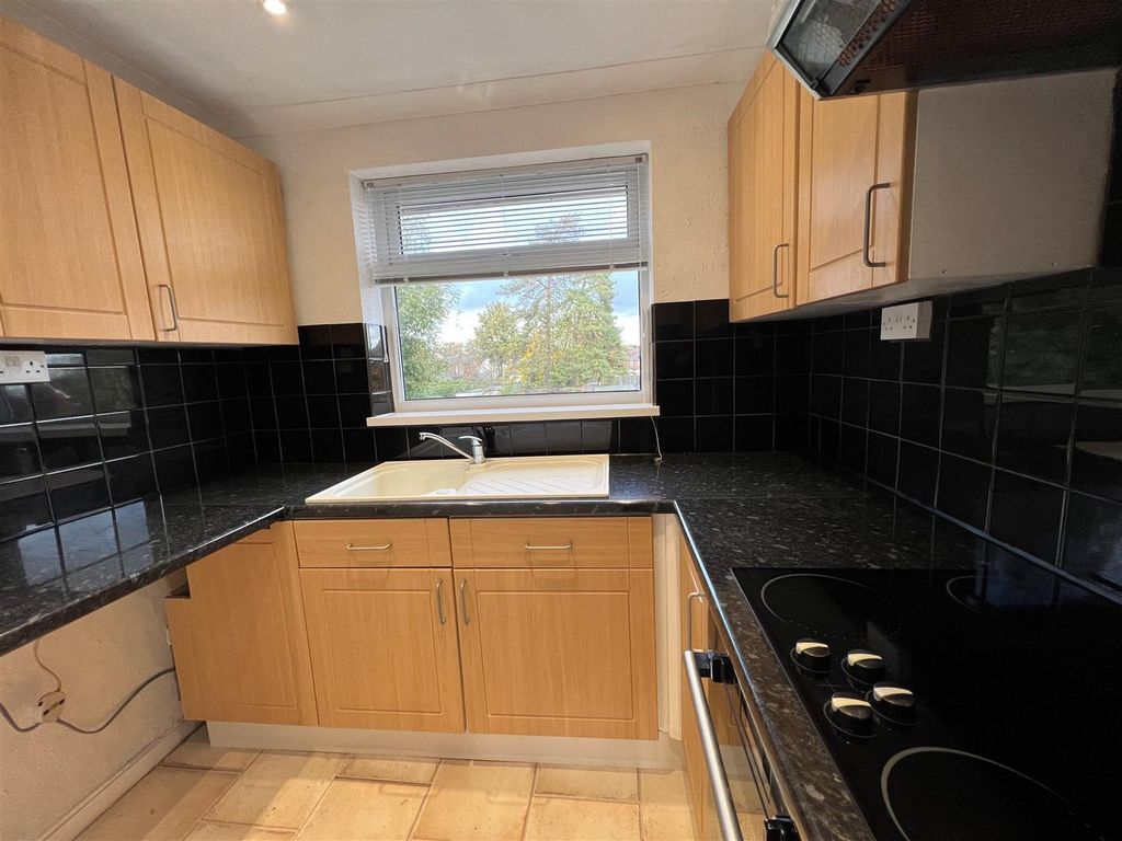 Property photo 3 of 7 Kitchen.Jpg