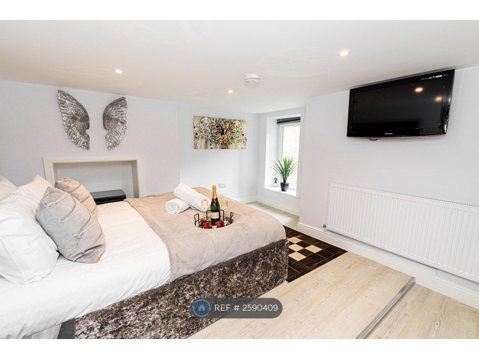 Property photo 3 of 13 Master Bedroom