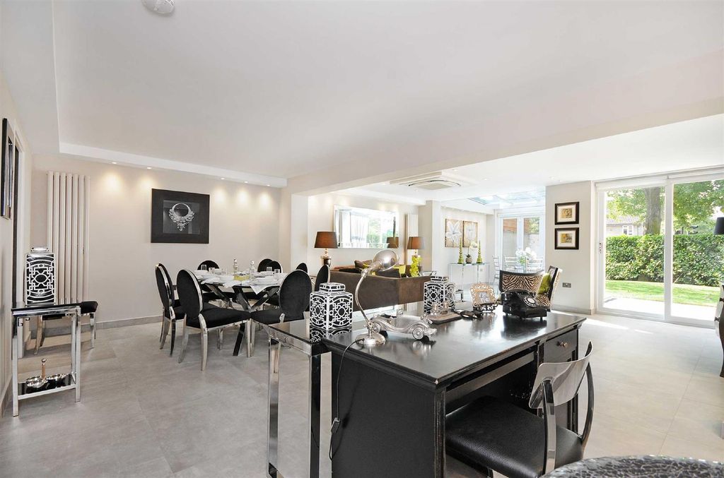 Property photo 2 of 13