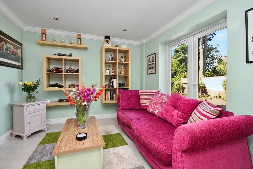 Property photo 2 of 29 Picture No. 16