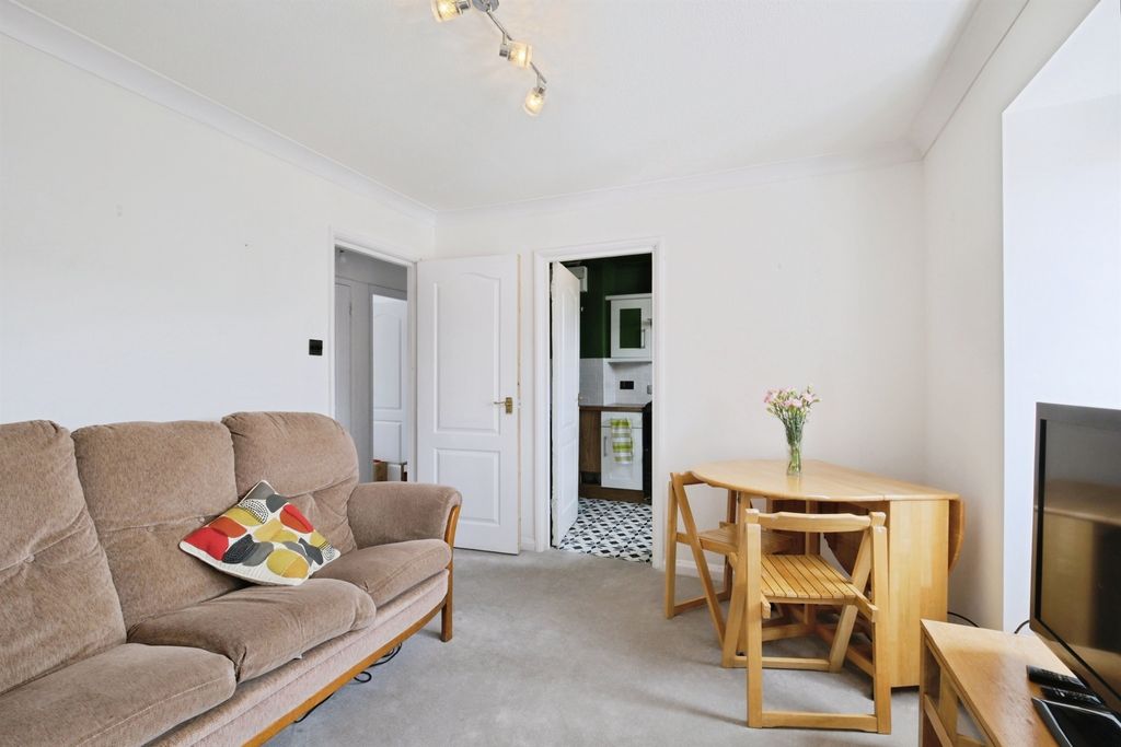 Property photo 2 of 14