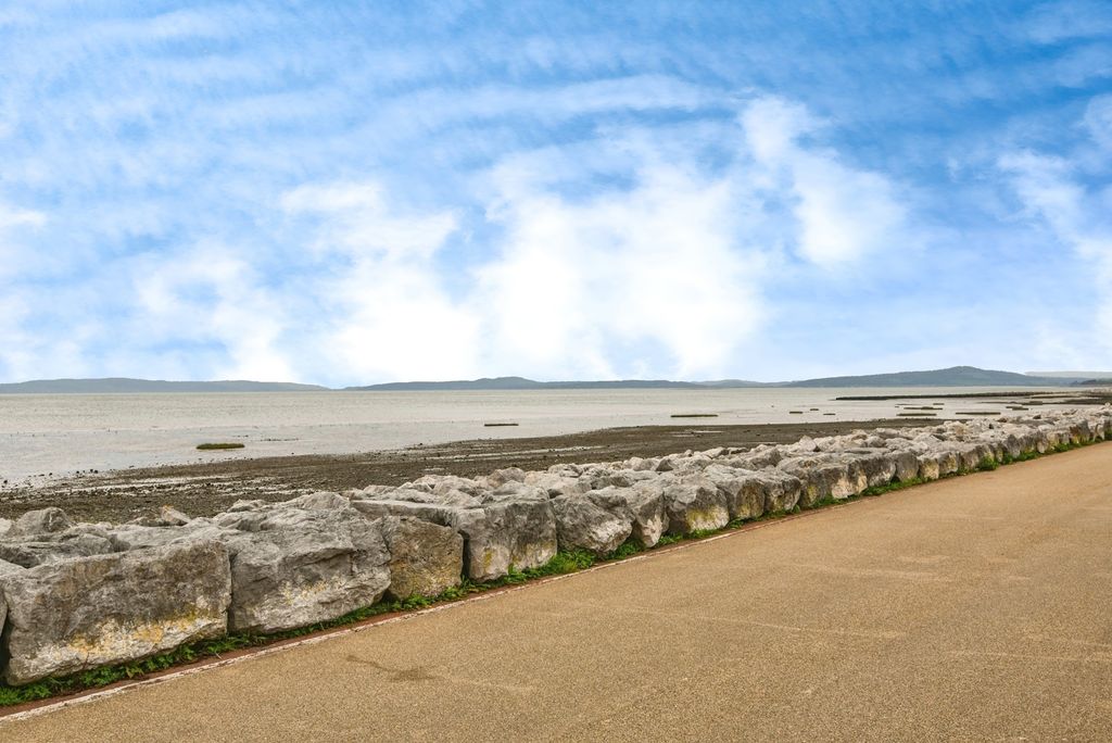 Property photo 2 of 17 Photo