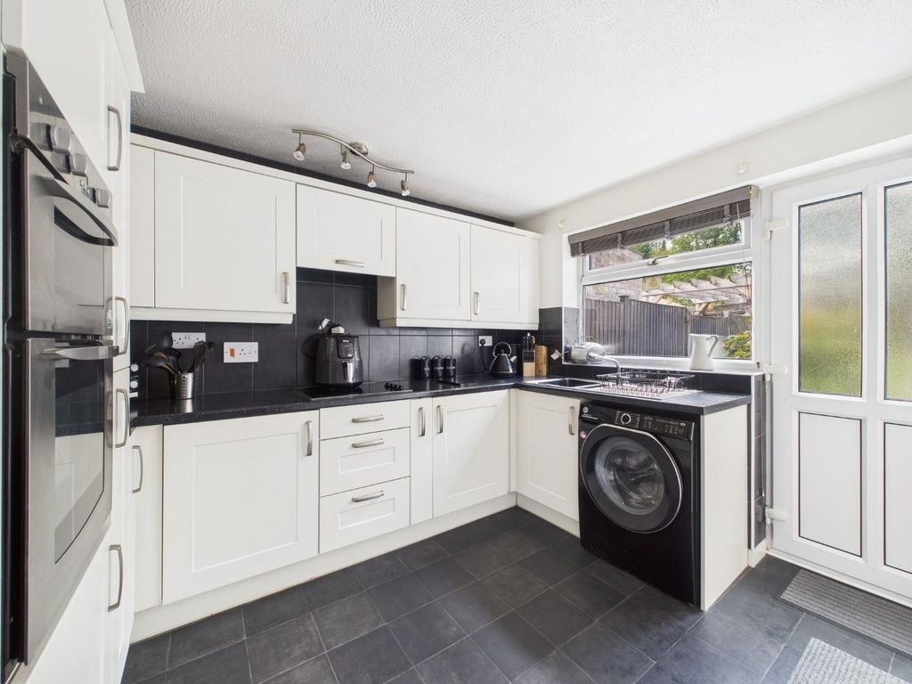 Property photo 3 of 19 Kitchen