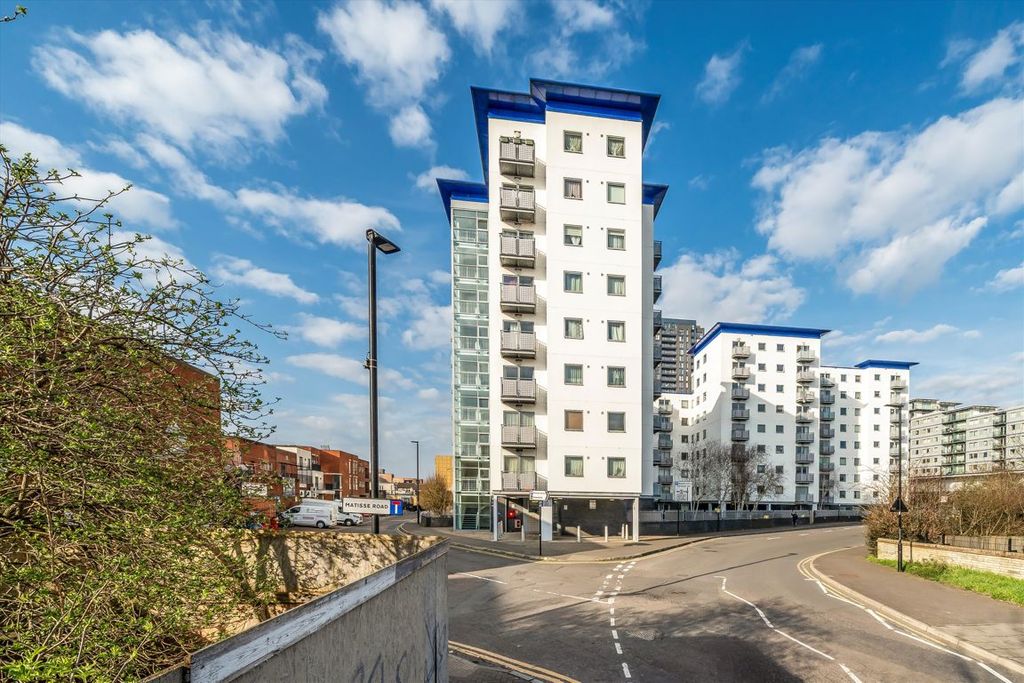 Property photo 1 of 6