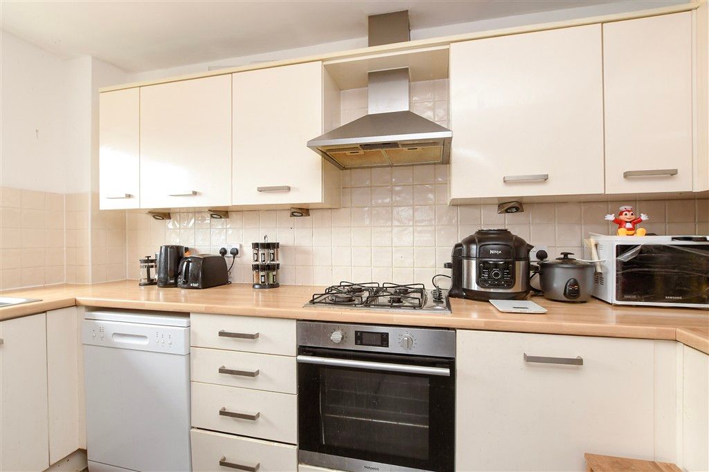 Property photo 2 of 6 Kitchen