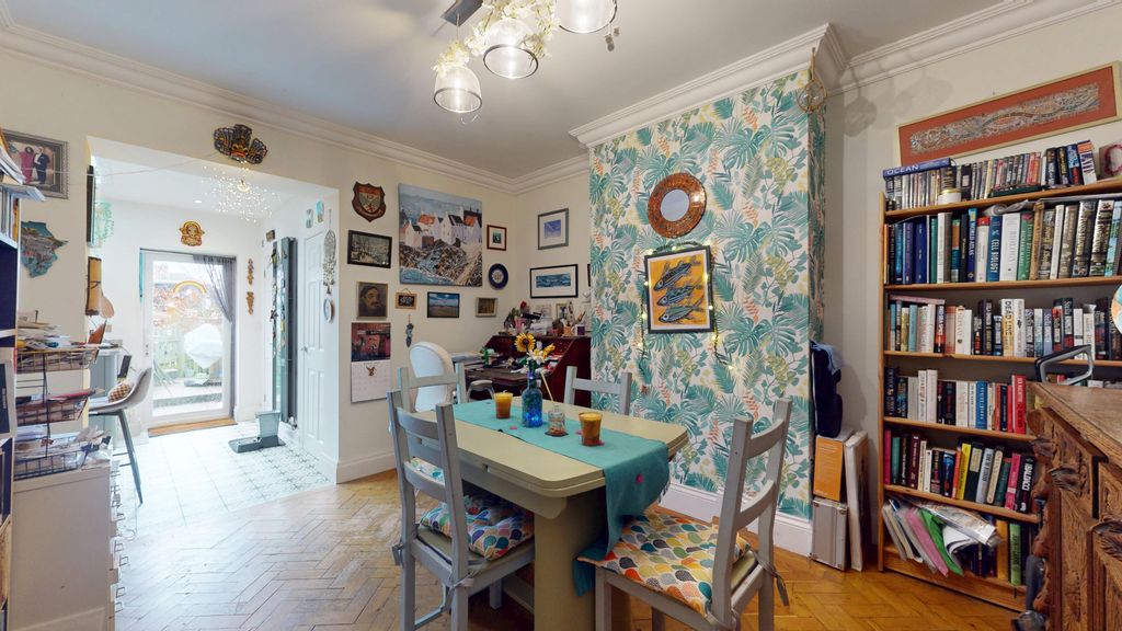 Property photo 3 of 20