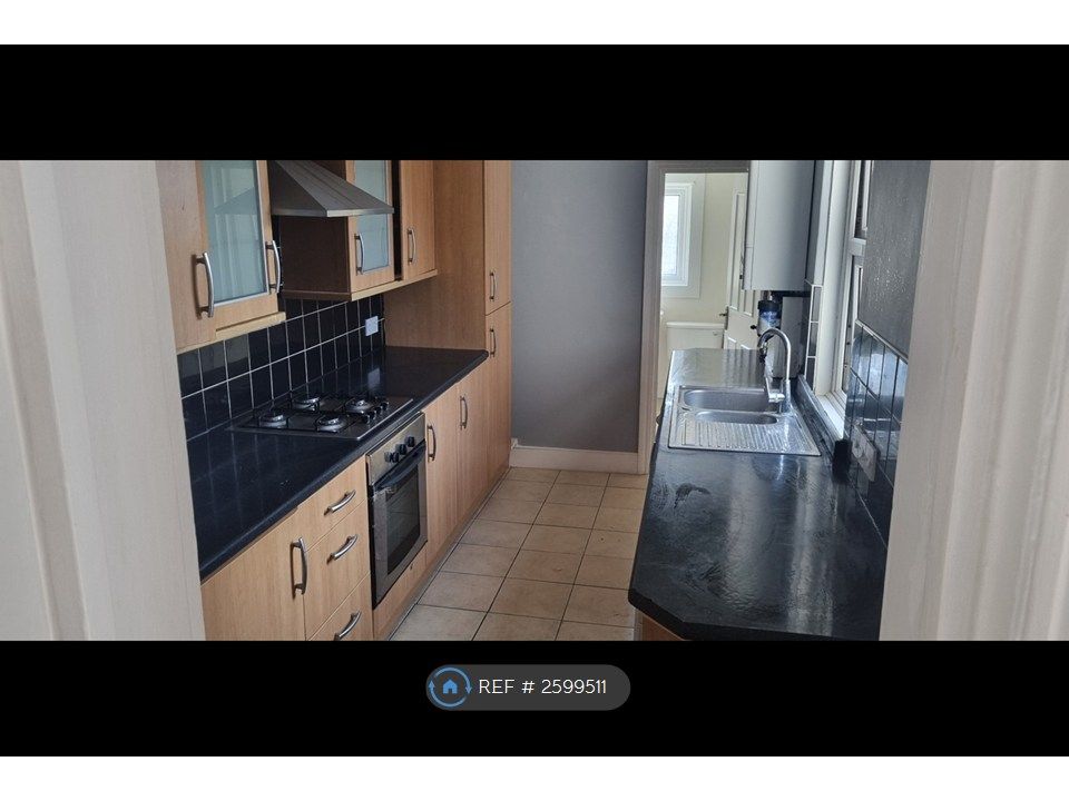 Property photo 2 of 9 Kitchen