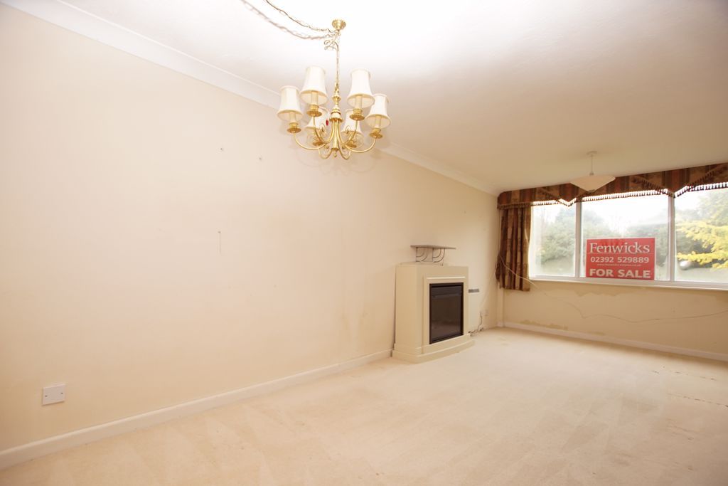 Property photo 3 of 8 Lounge