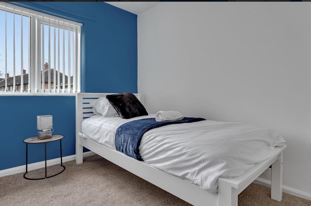 Property photo 2 of 6 Bedroom 1.1