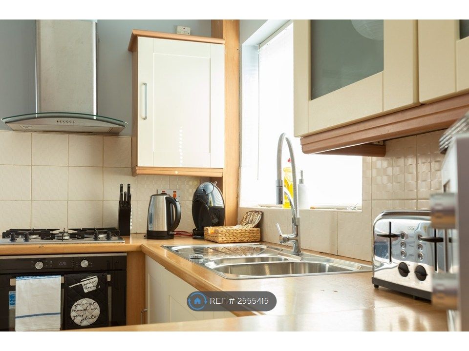 Property photo 3 of 19 Kitchen