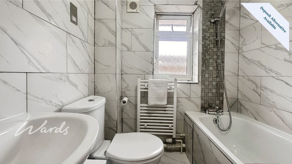 Property photo 2 of 11 Bathroom