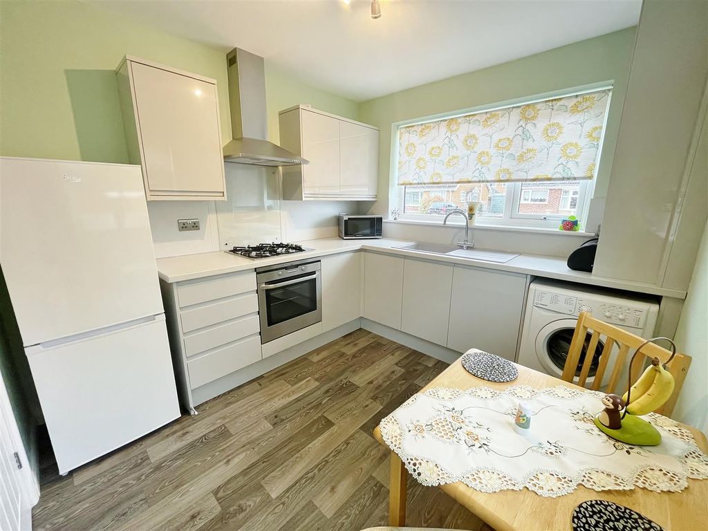 Property photo 2 of 33 Kitchen