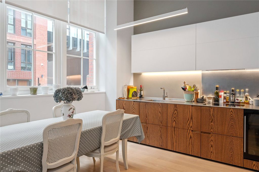 Property photo 2 of 17 Reception/ Kitchen