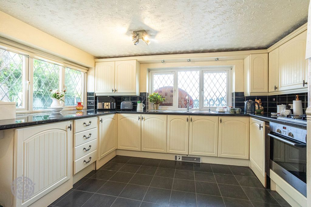 Property photo 3 of 41
