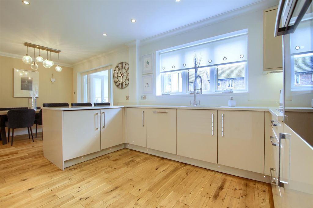 Property photo 3 of 15 tv6.Jpg