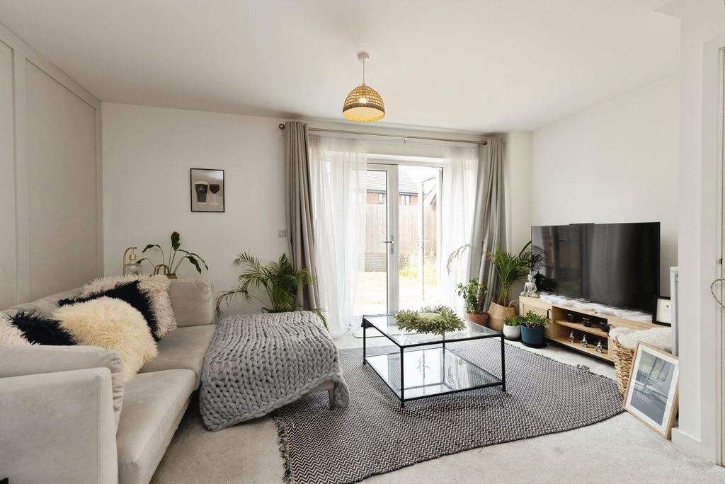 Property photo 2 of 15 Pbox-Img.Jpg