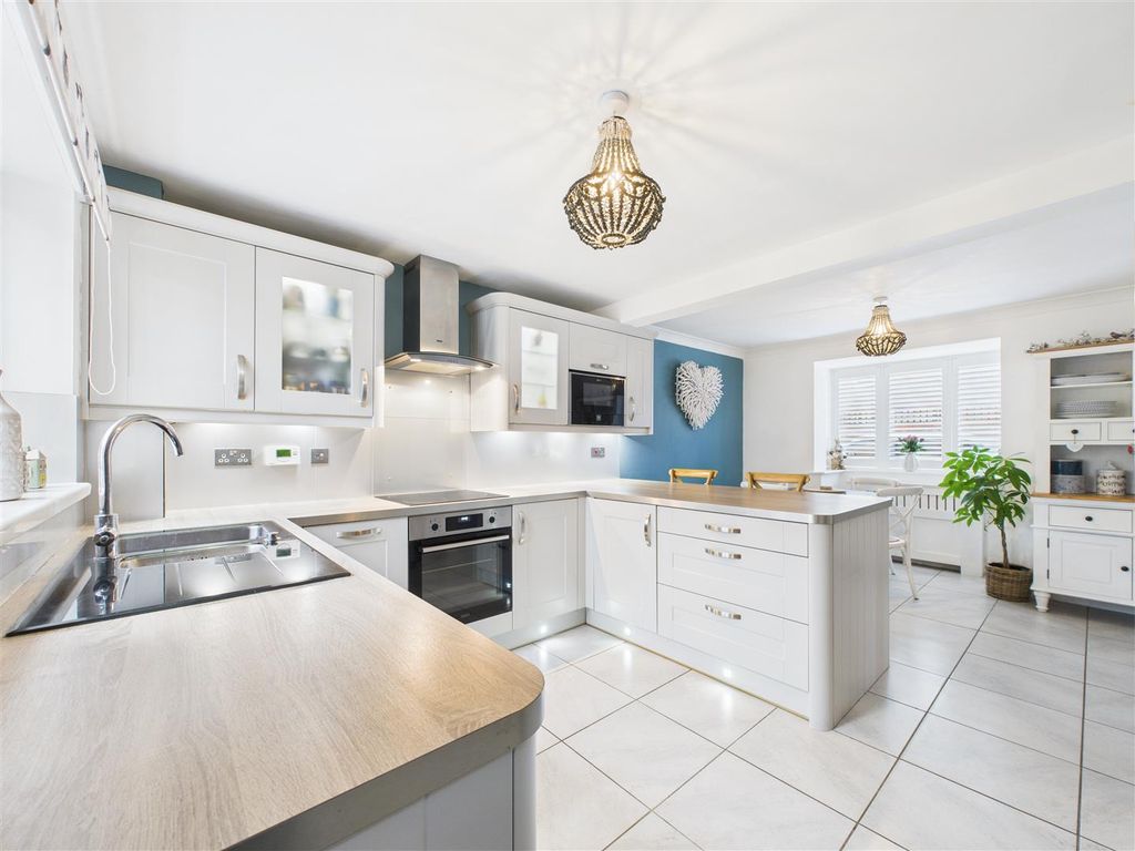 Property photo 3 of 17 Cam03303G0-Pr0259-Still008.Jpg