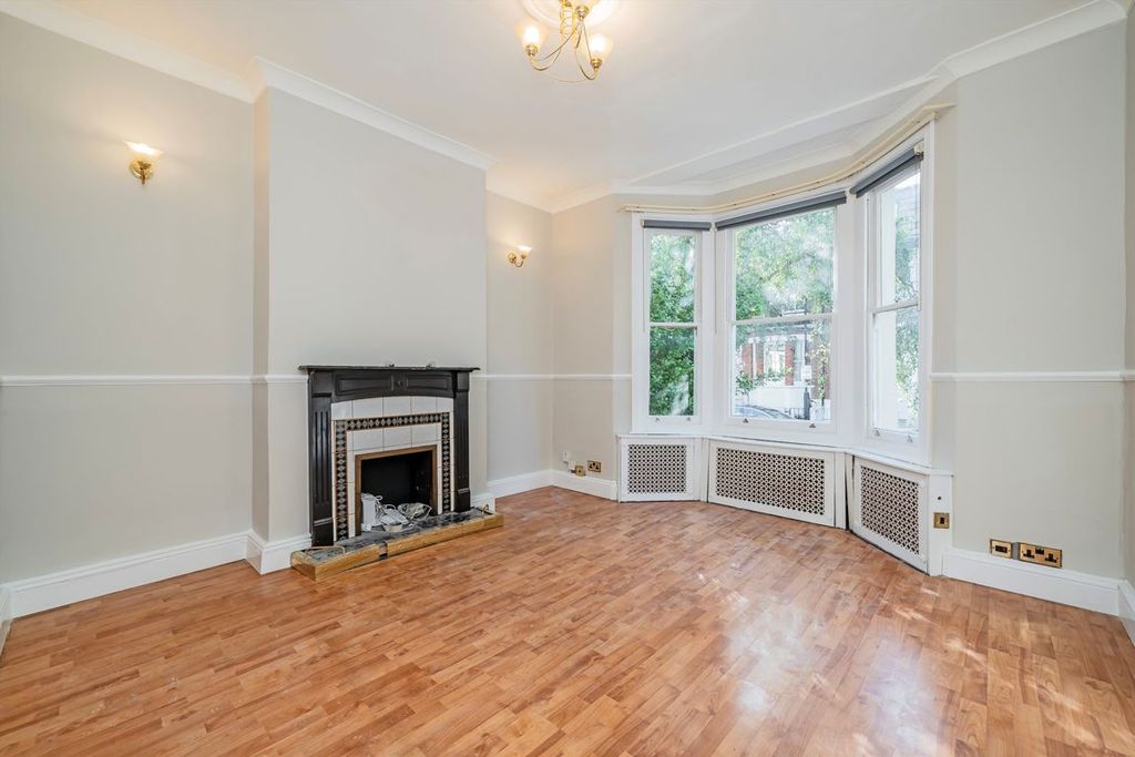 Property photo 2 of 8