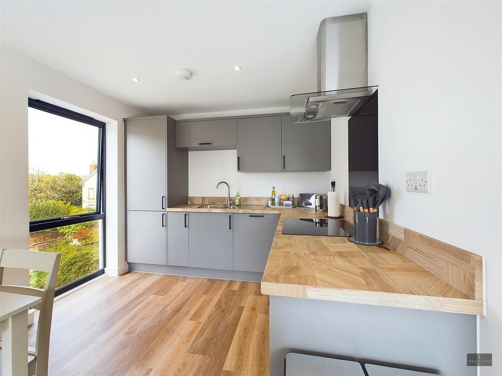 Property photo 3 of 14 Cam02887G0-Pr0264-Still003.Jpg