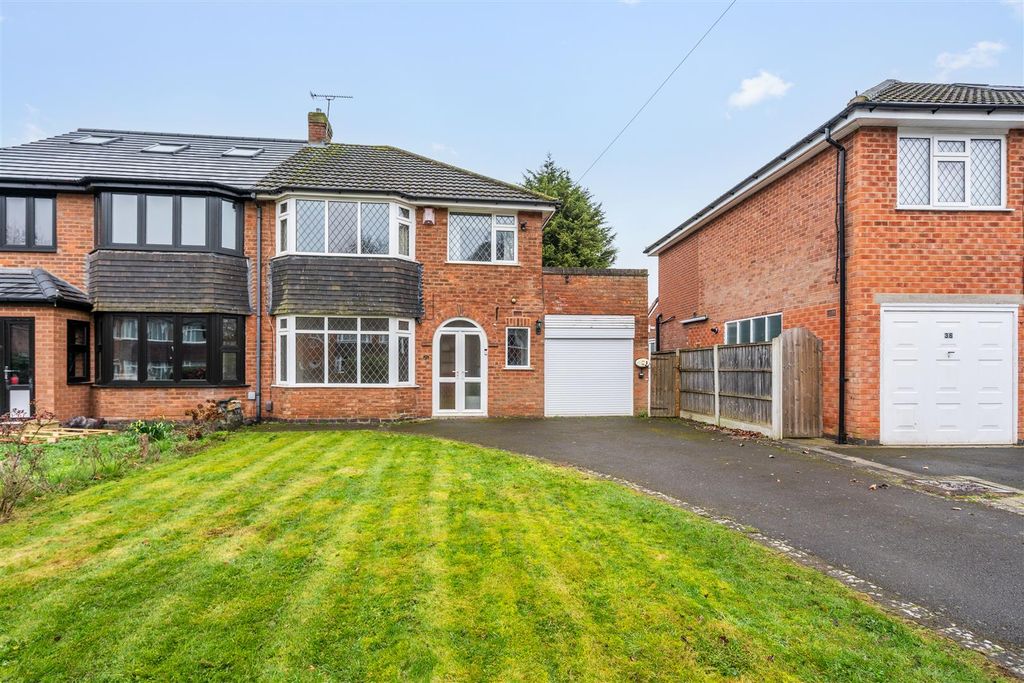 Property photo 1 of 11 38 Ravenscroft Road_2.Jpg