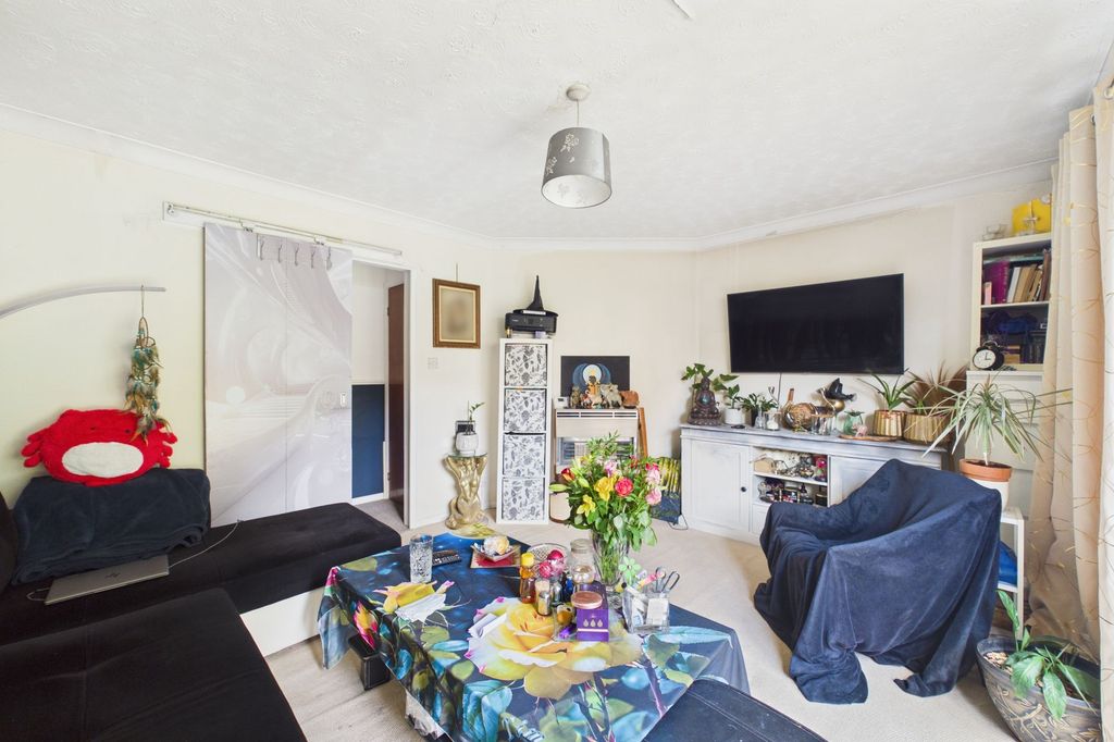 Property photo 3 of 12